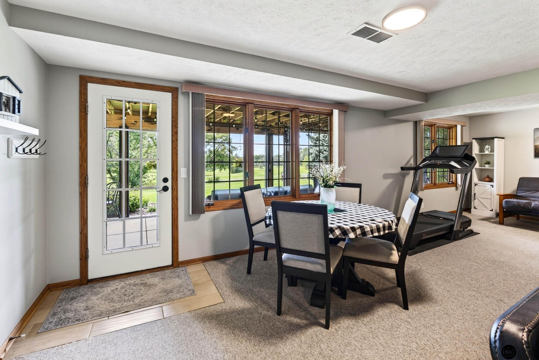 21901 Woodland Hills