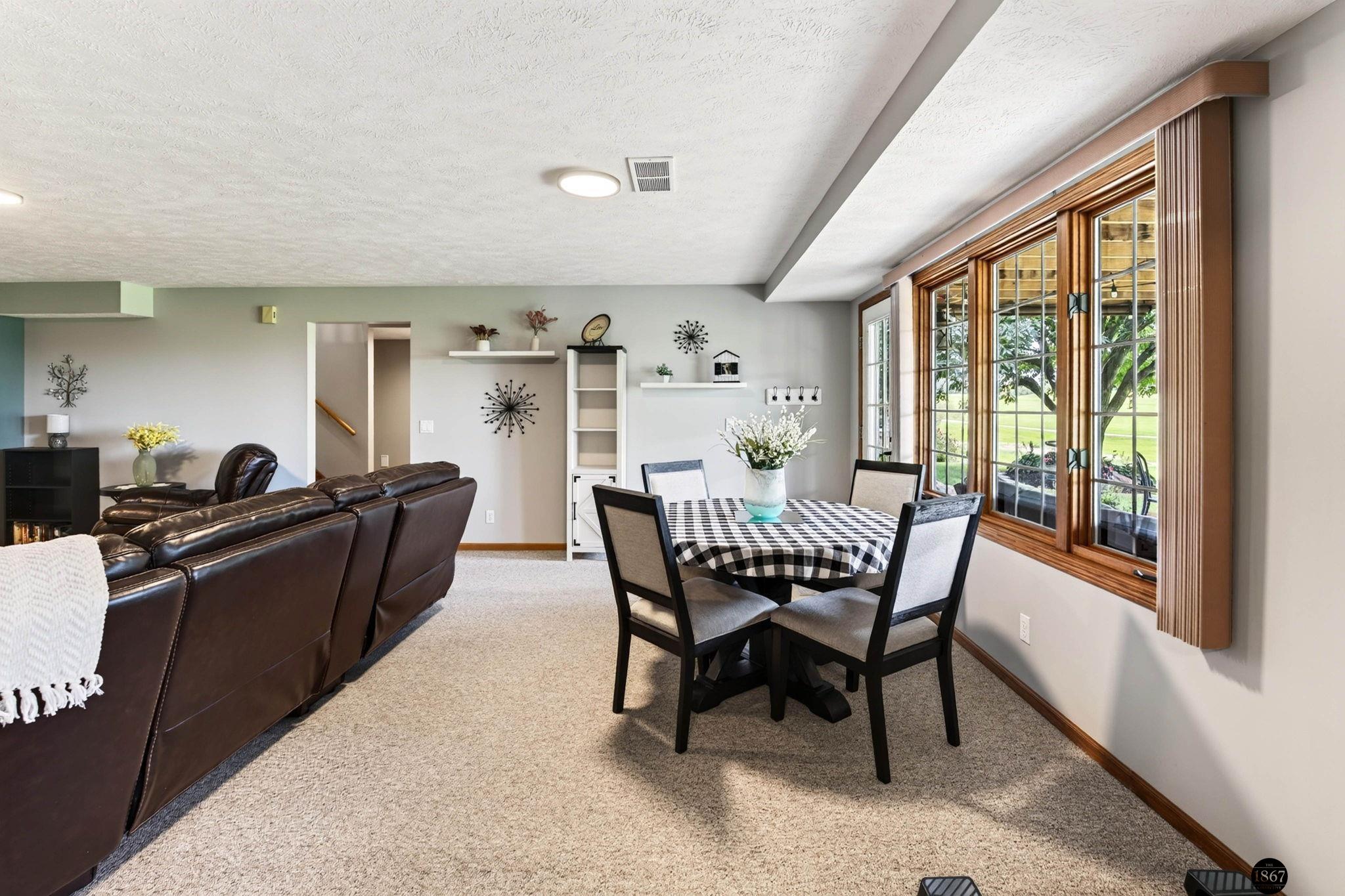 21901 Woodland Hills
