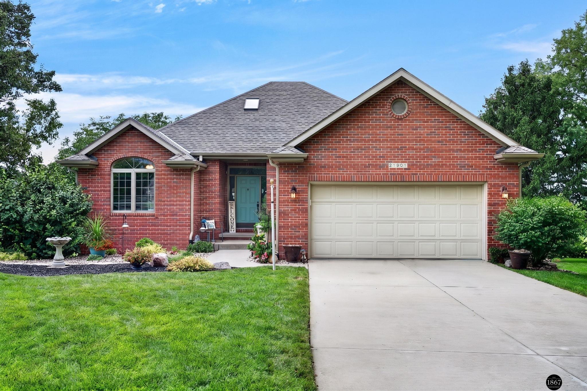 21901 Woodland Hills
