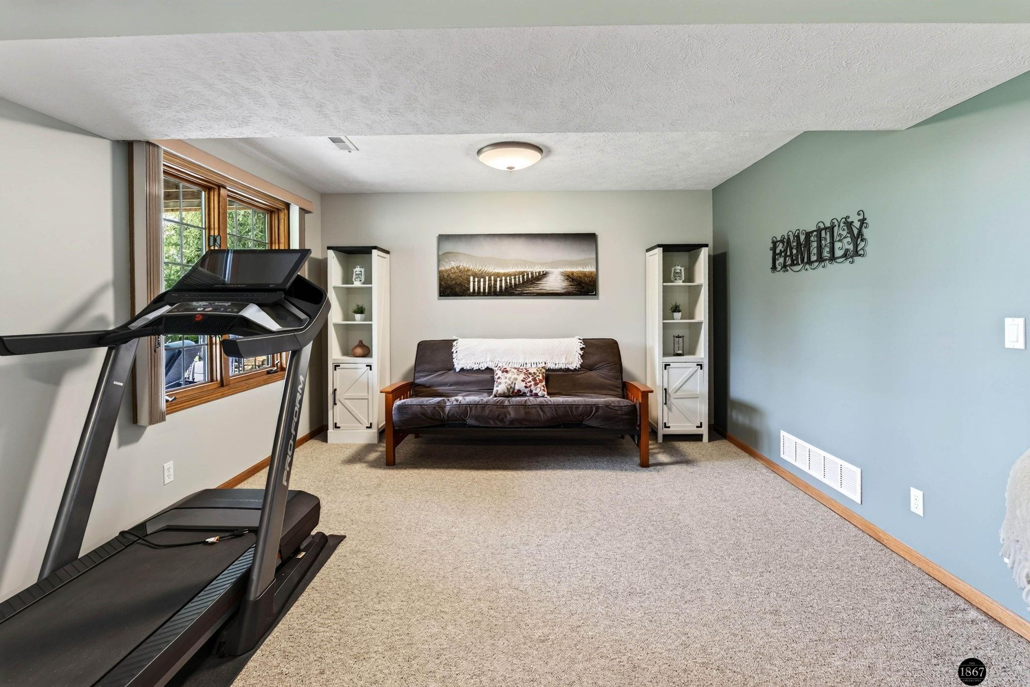 21901 Woodland Hills