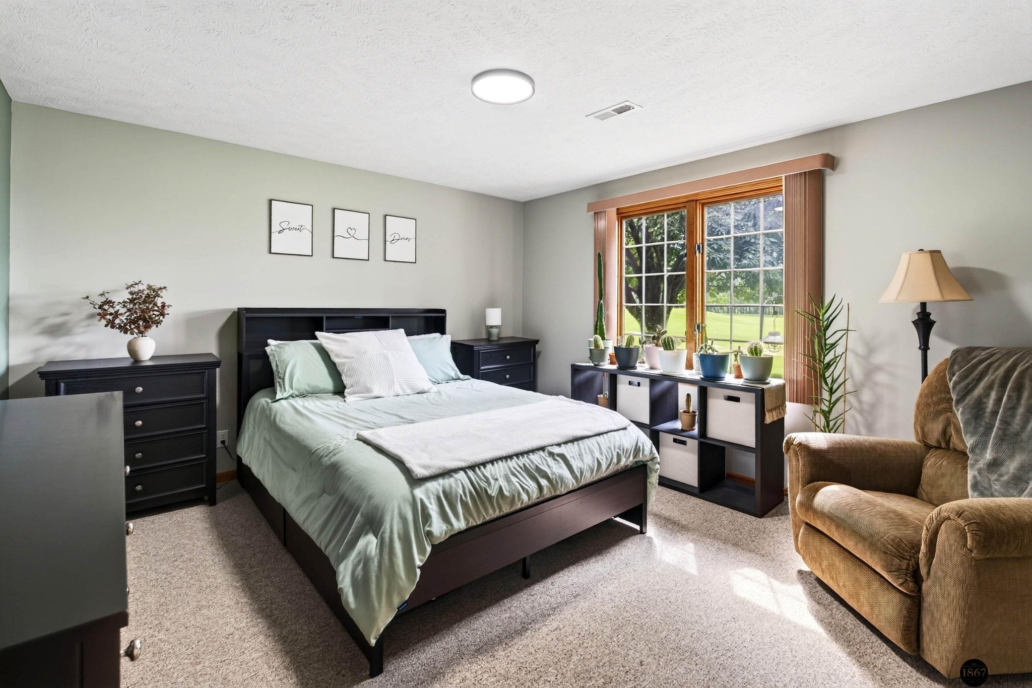 21901 Woodland Hills