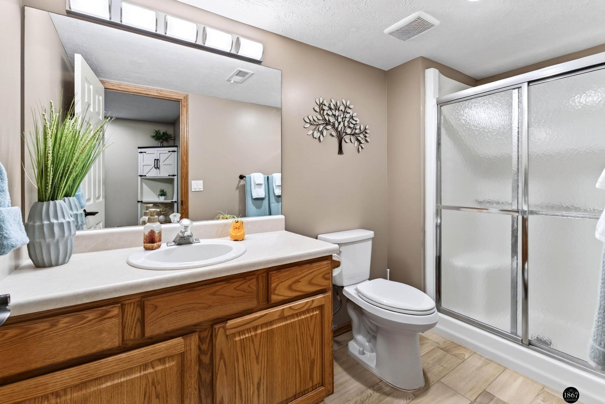 21901 Woodland Hills