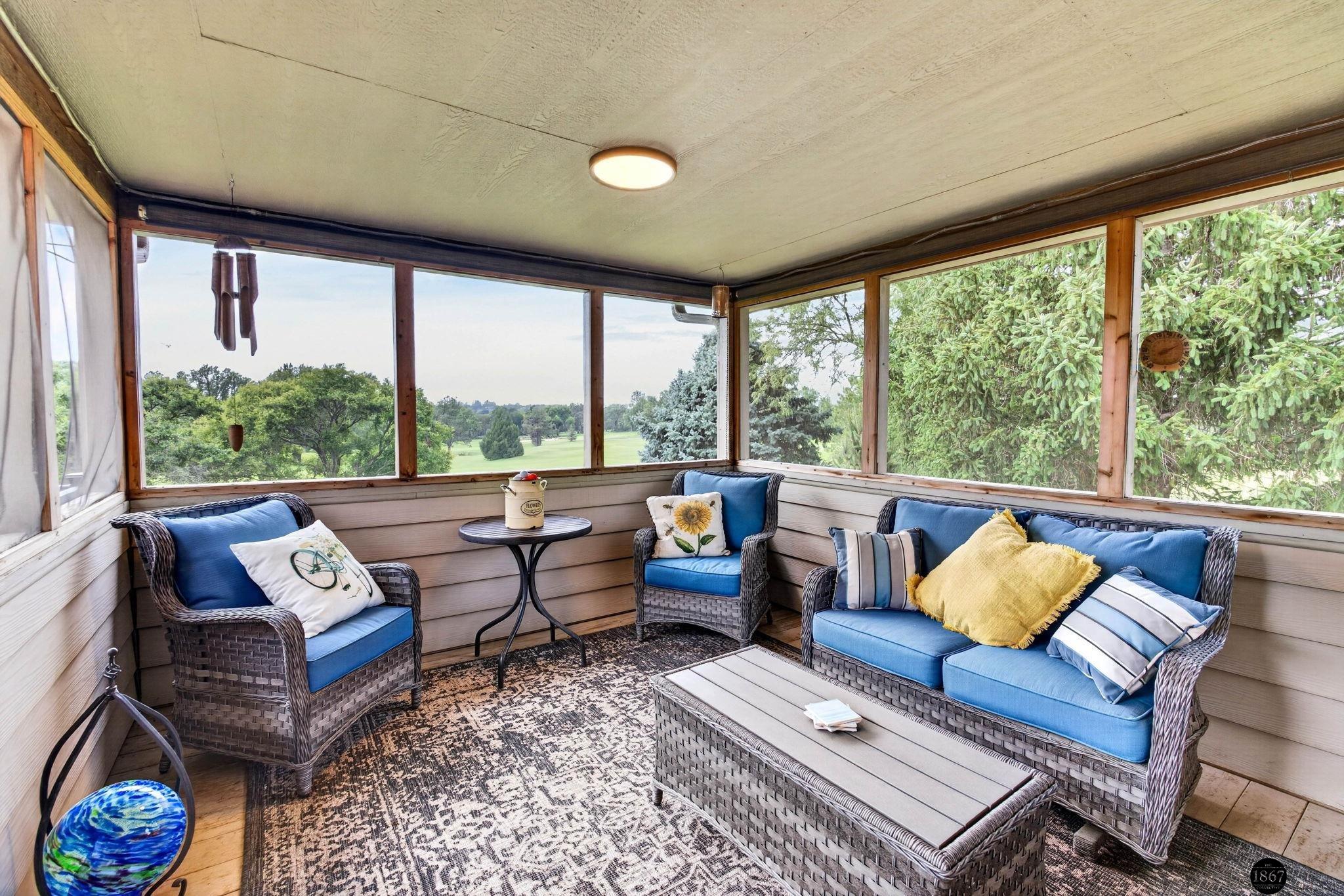 21901 Woodland Hills