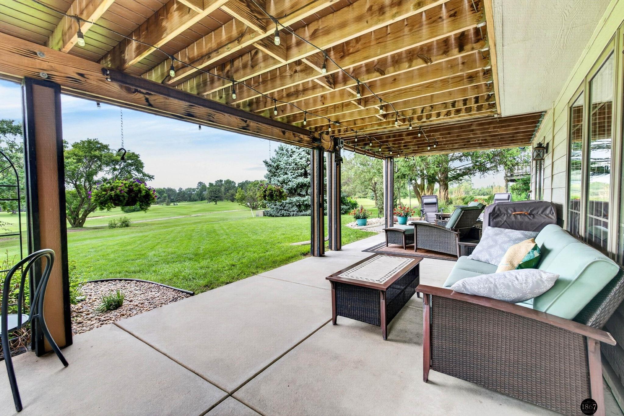 21901 Woodland Hills