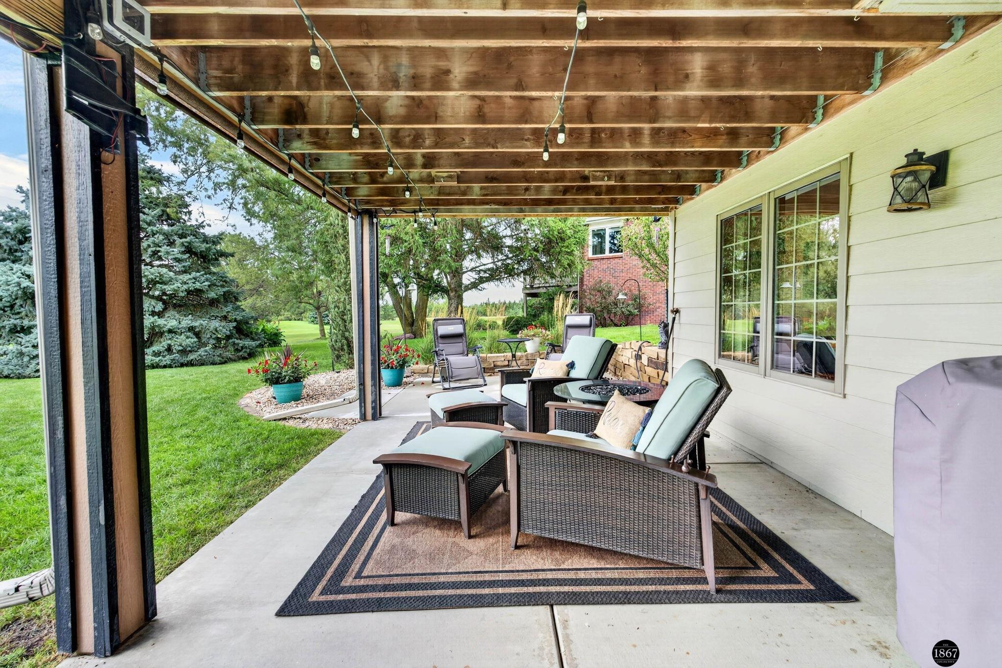 21901 Woodland Hills