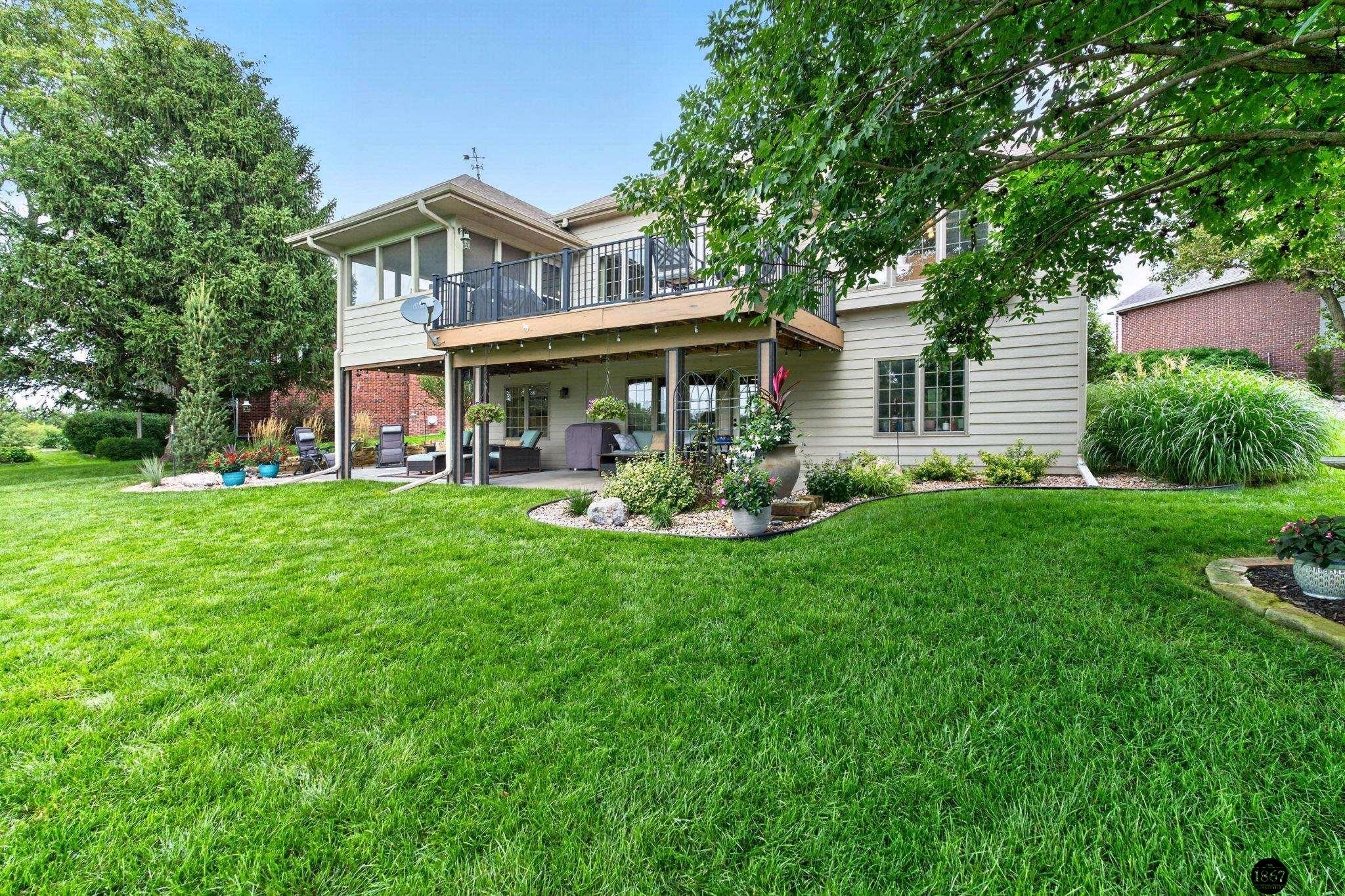 21901 Woodland Hills