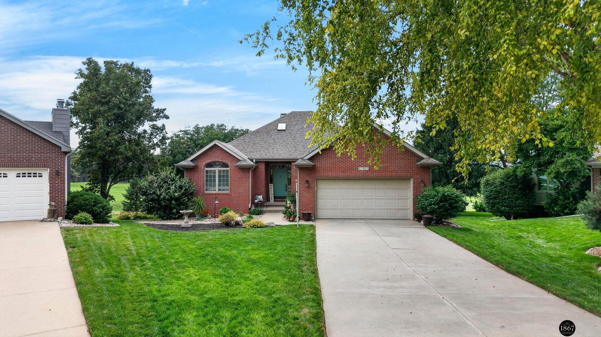 21901 Woodland Hills