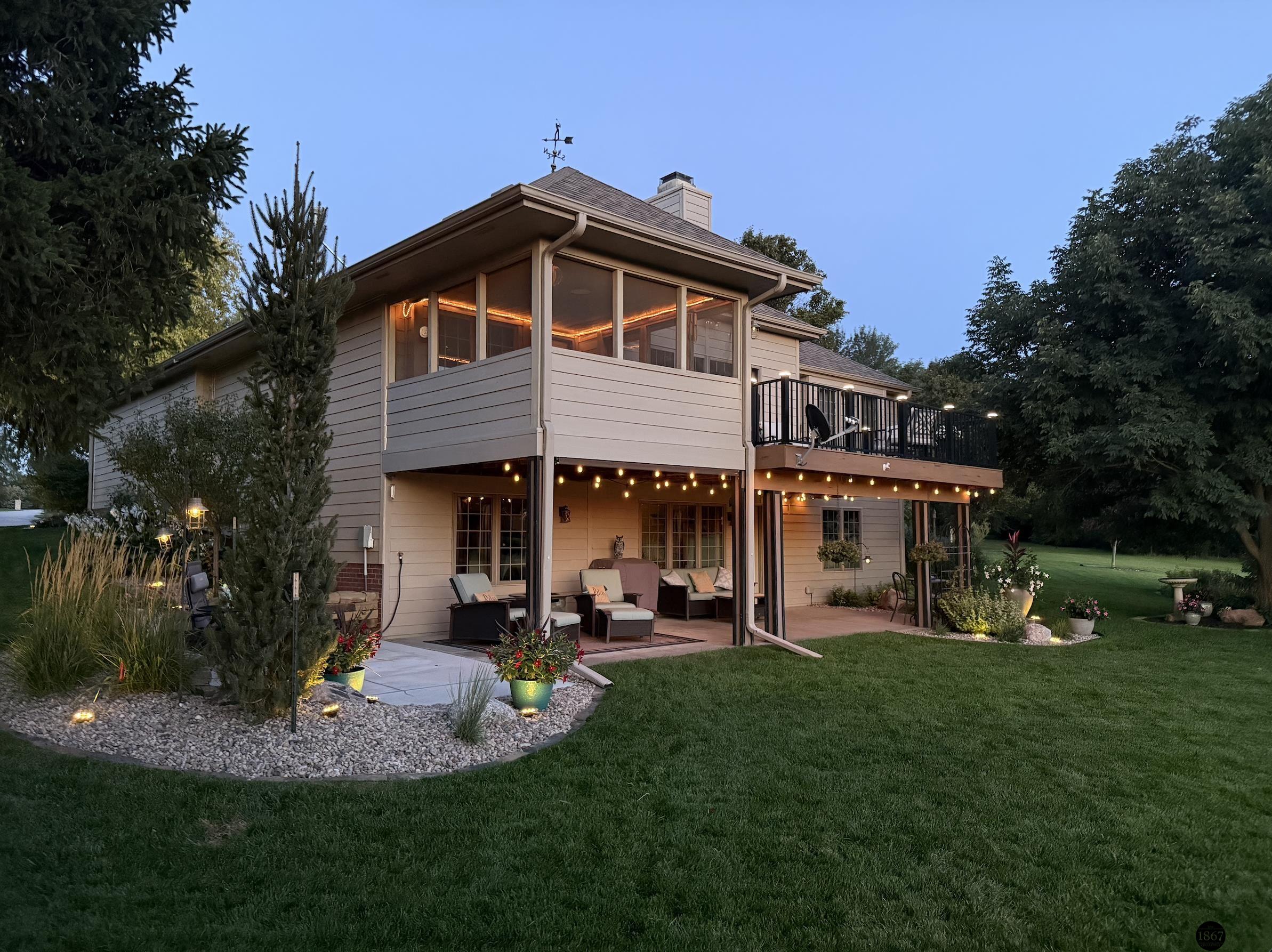 21901 Woodland Hills