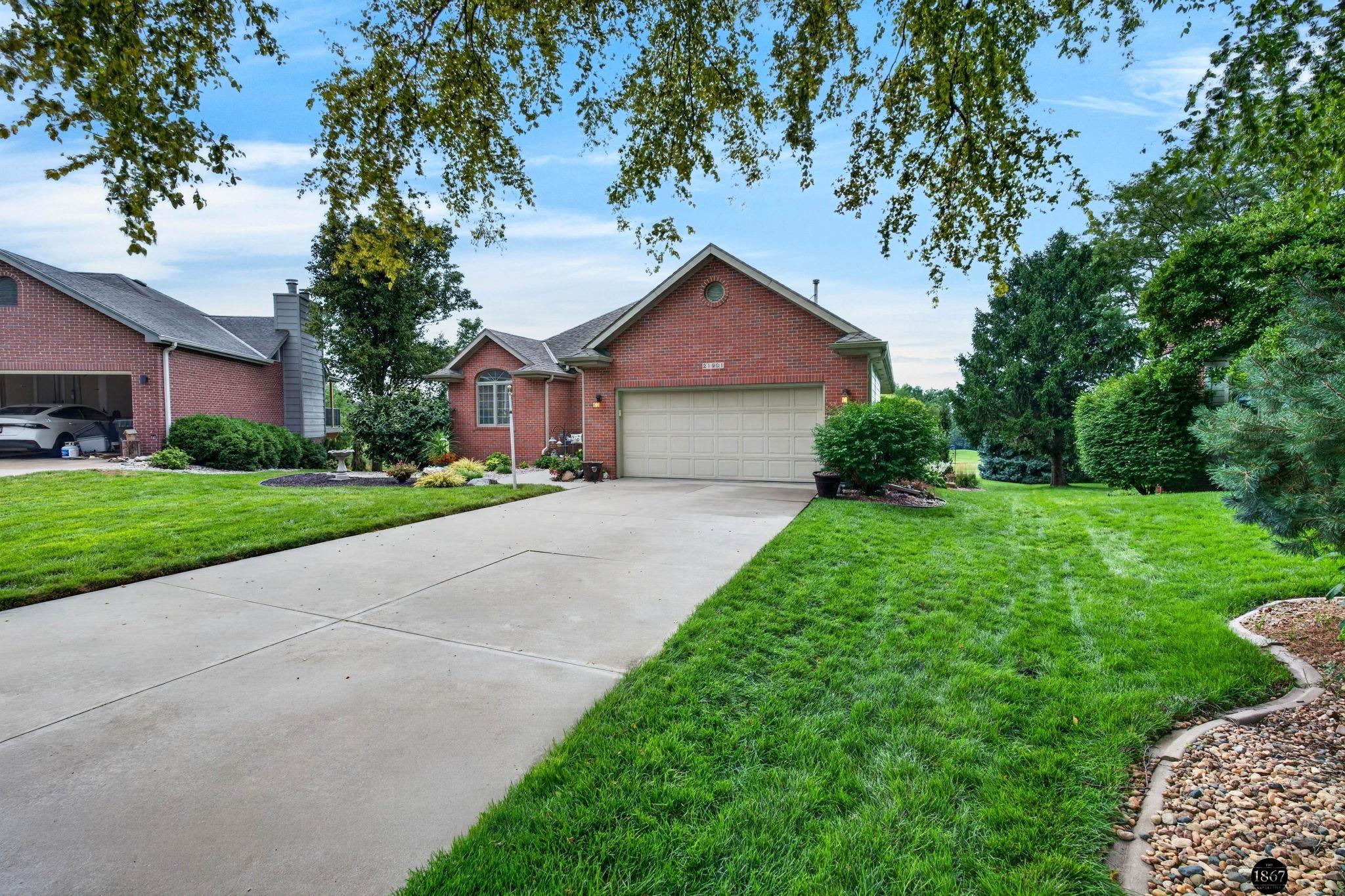 21901 Woodland Hills