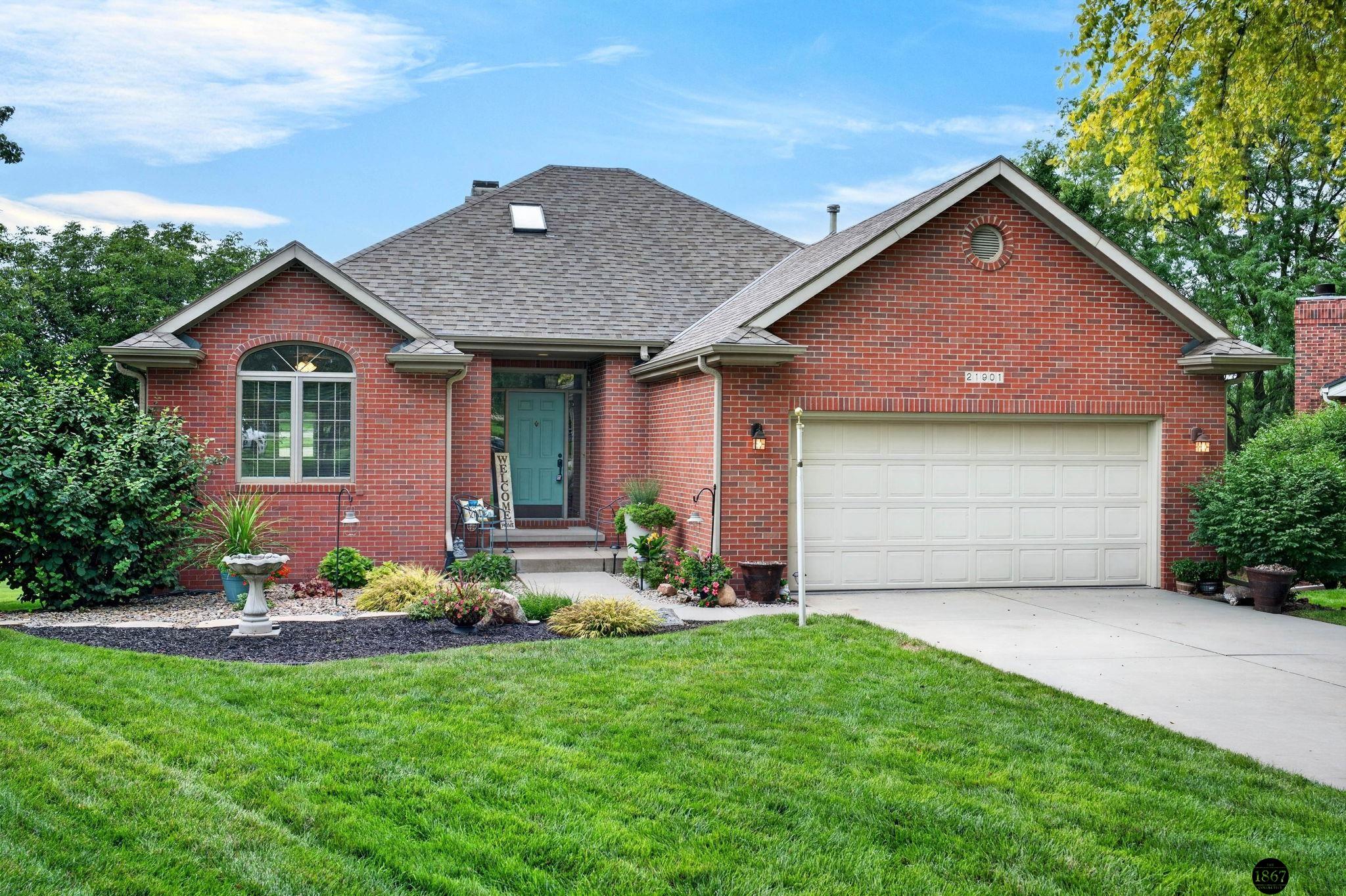 21901 Woodland Hills