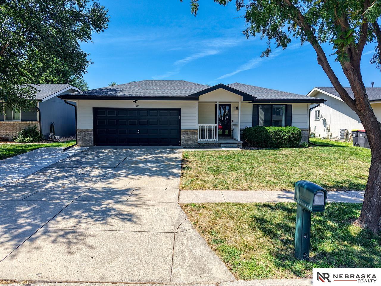 1541 SW Lacey Lane, Lincoln, Nebraska image 1