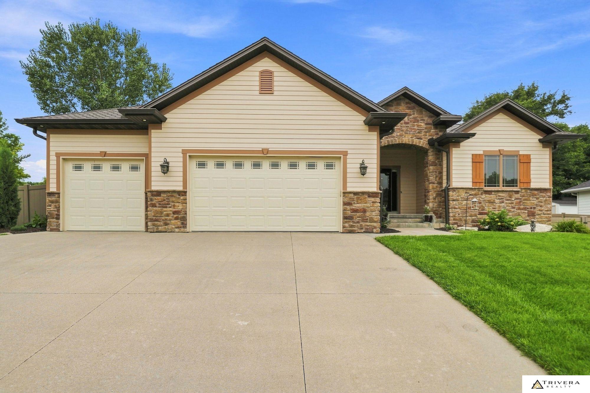 Photo of 2001 Country Meadows Place Beatrice NE 68310