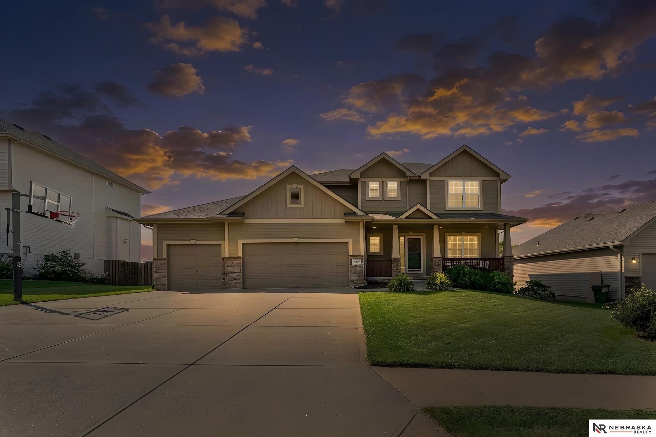 10605 Hillcrest Drive, La Vista