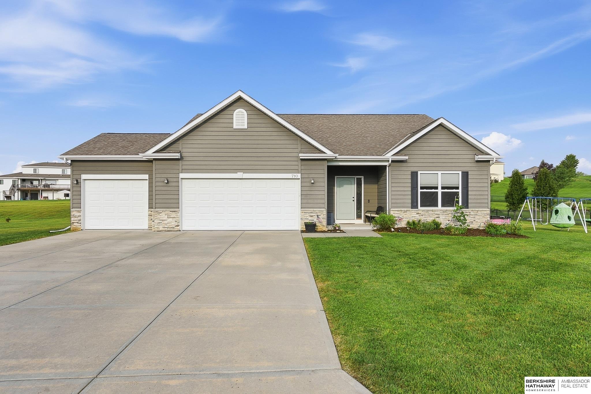 Photo of 710 Windward Court Plattsmouth NE 68048