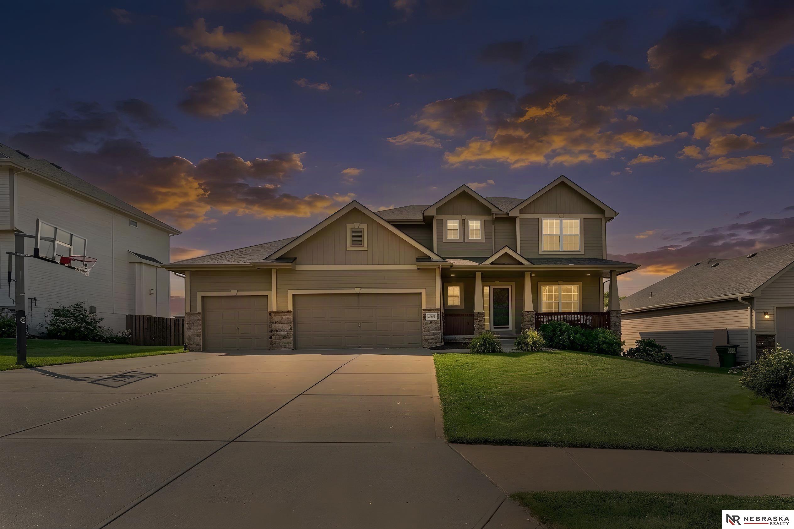 10605 Hillcrest Drive, La Vista