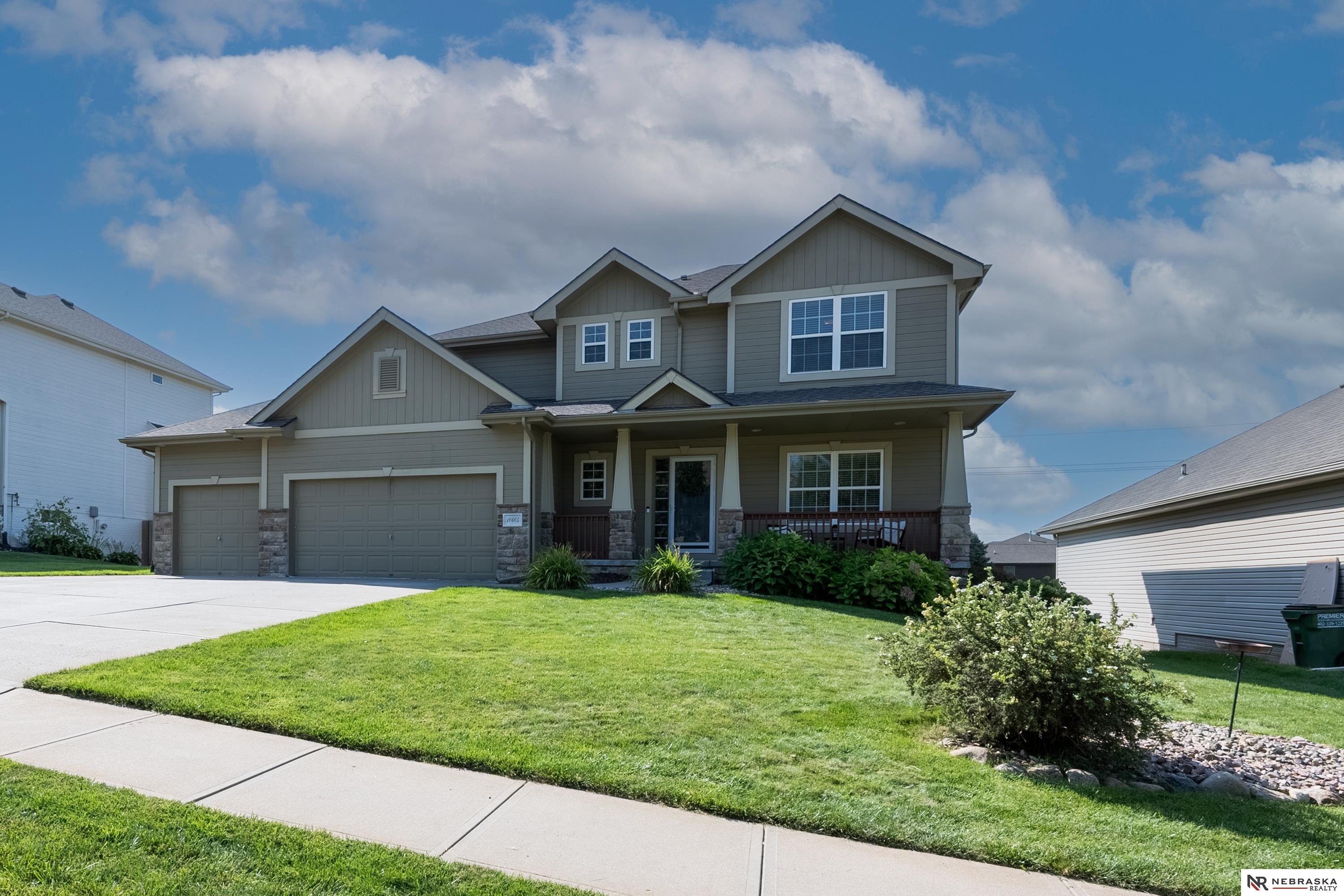 10605 Hillcrest Drive, La Vista