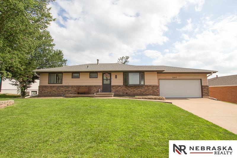 1207 Starview Lane, Lincoln