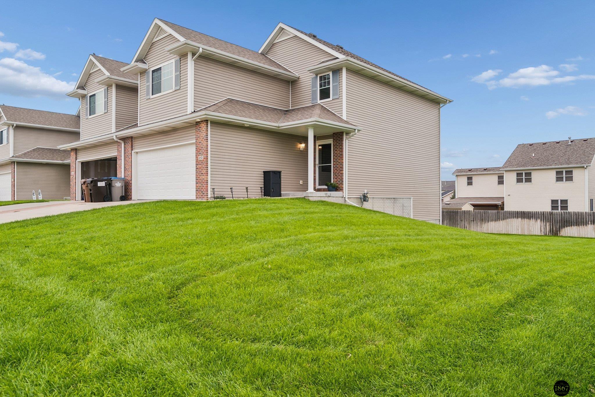 2571 N 89th