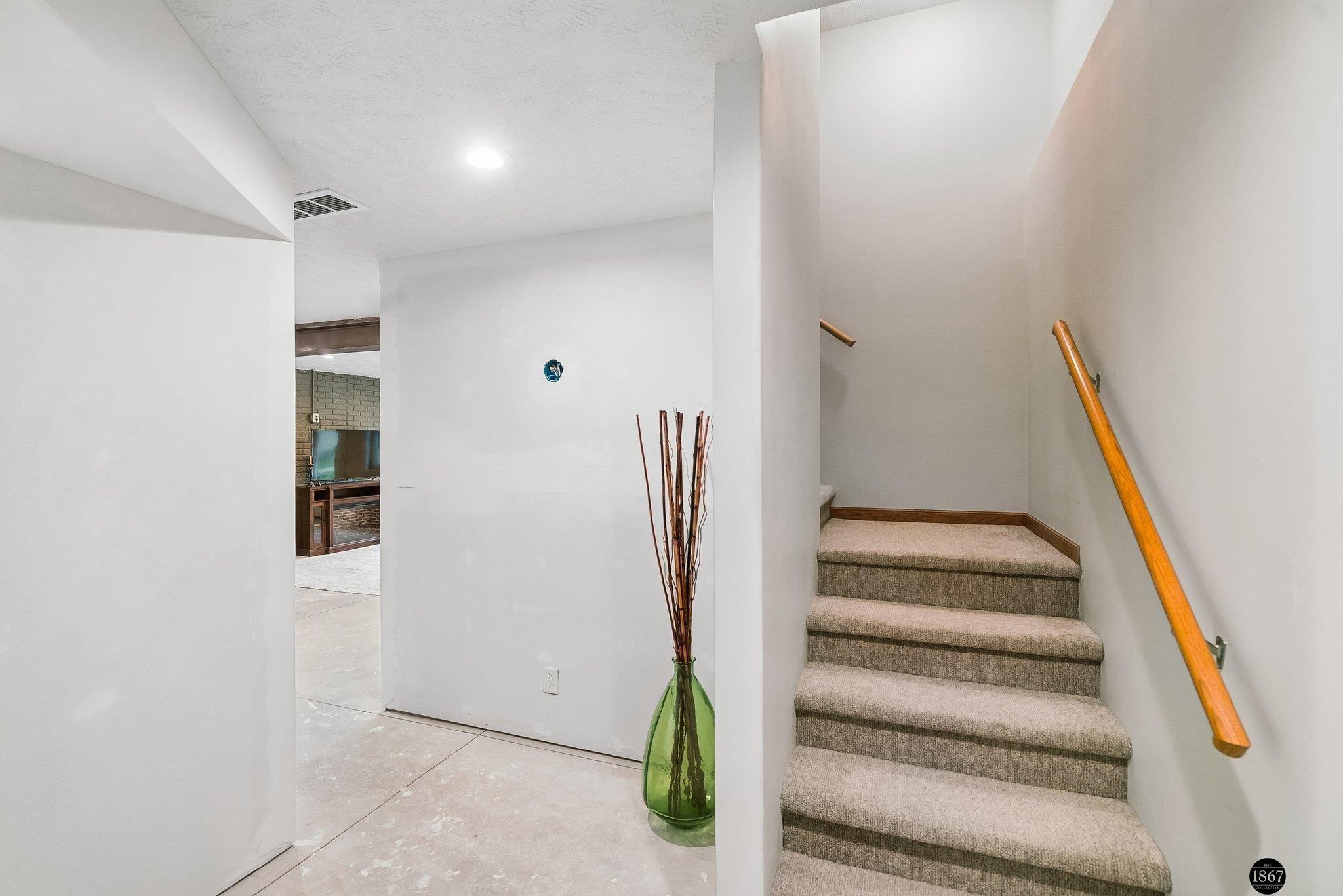 2571 N 89th
