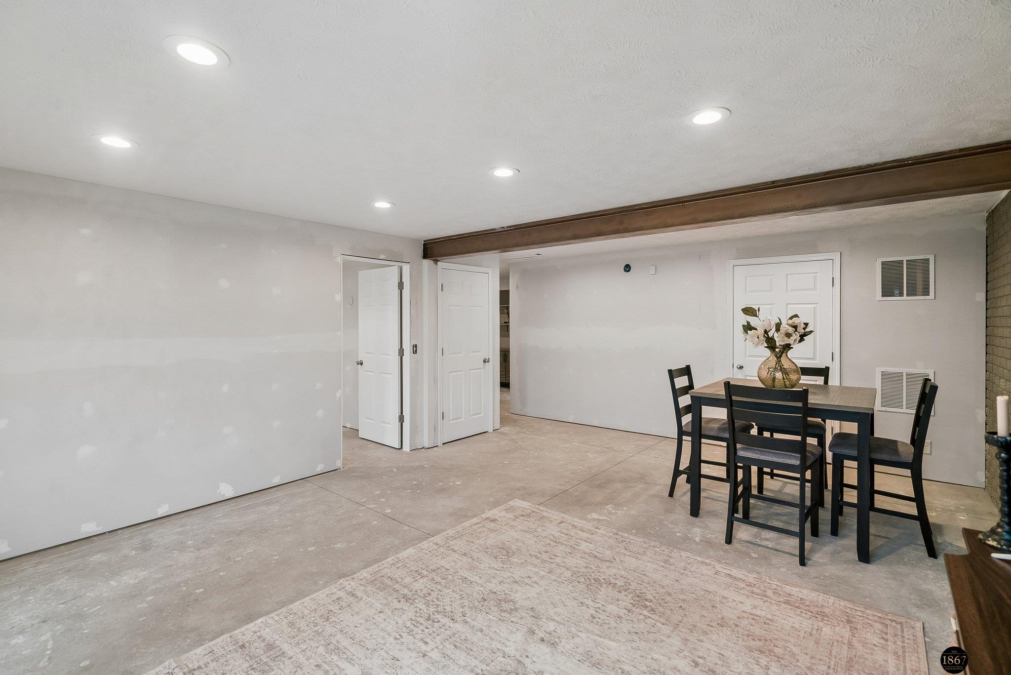 2571 N 89th