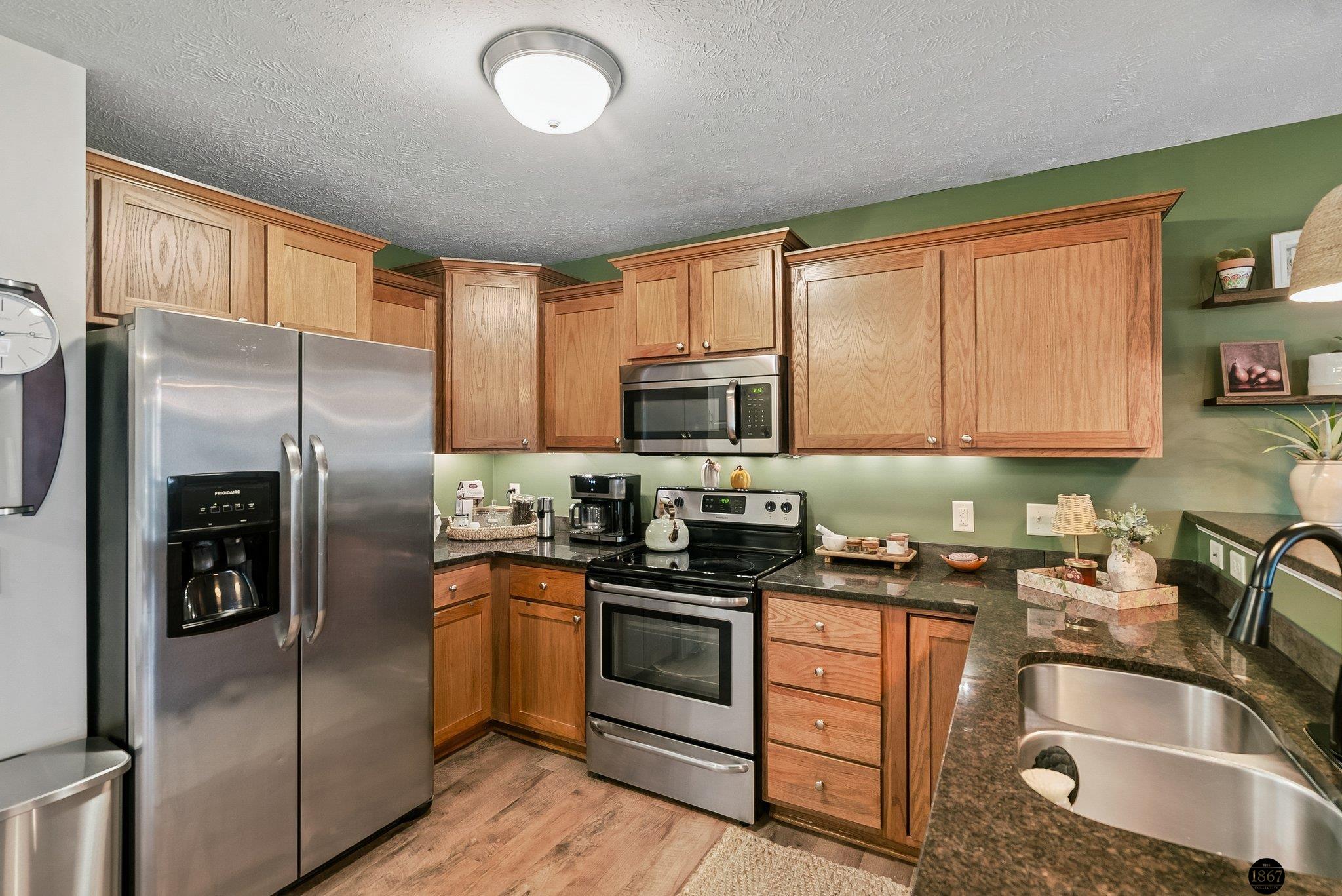 2571 N 89th