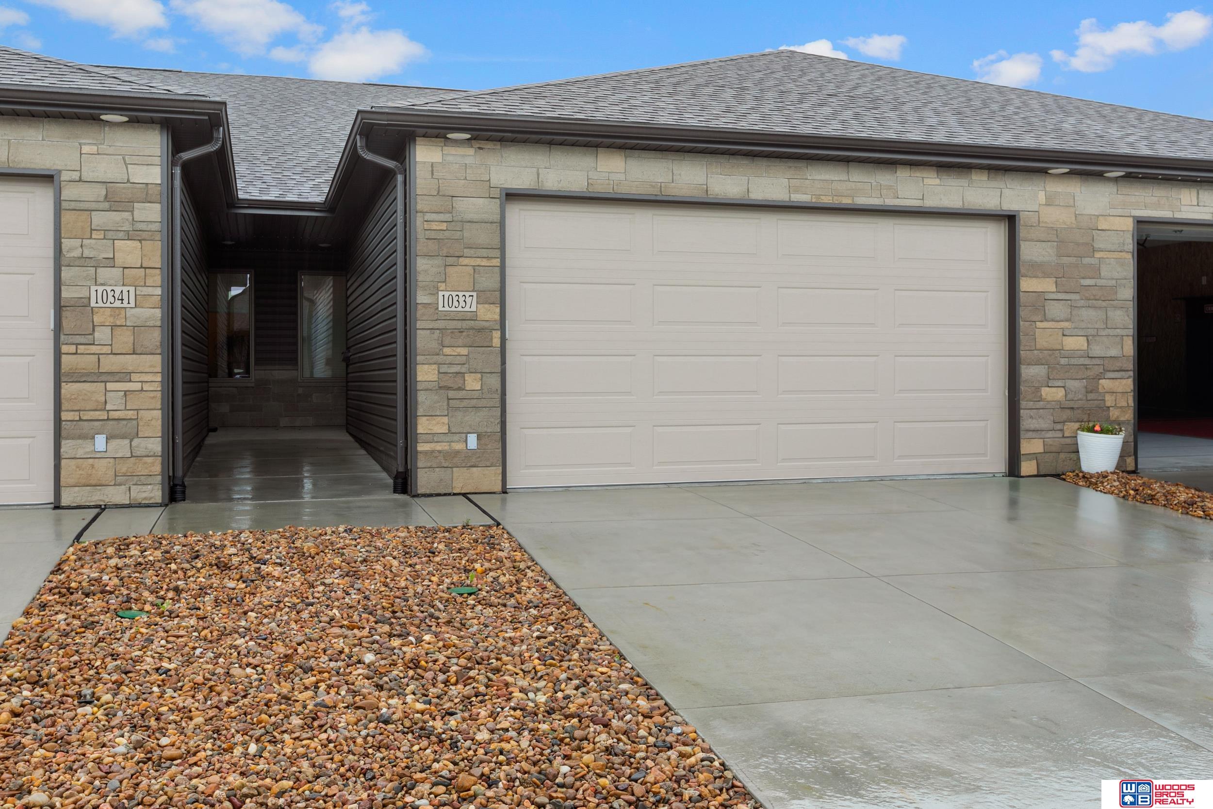 10337 Wayborough Lane, Lincoln, Nebraska image 1
