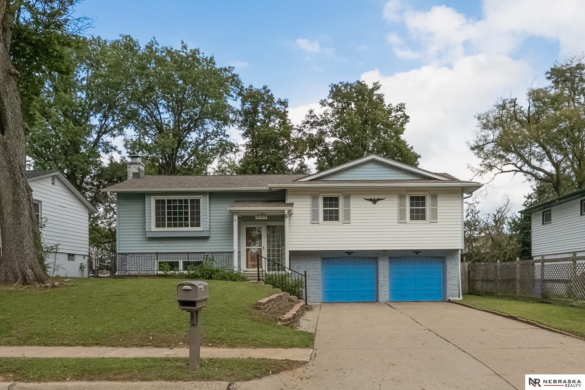 7123 Wood Lane Drive, La Vista, Nebraska image 1