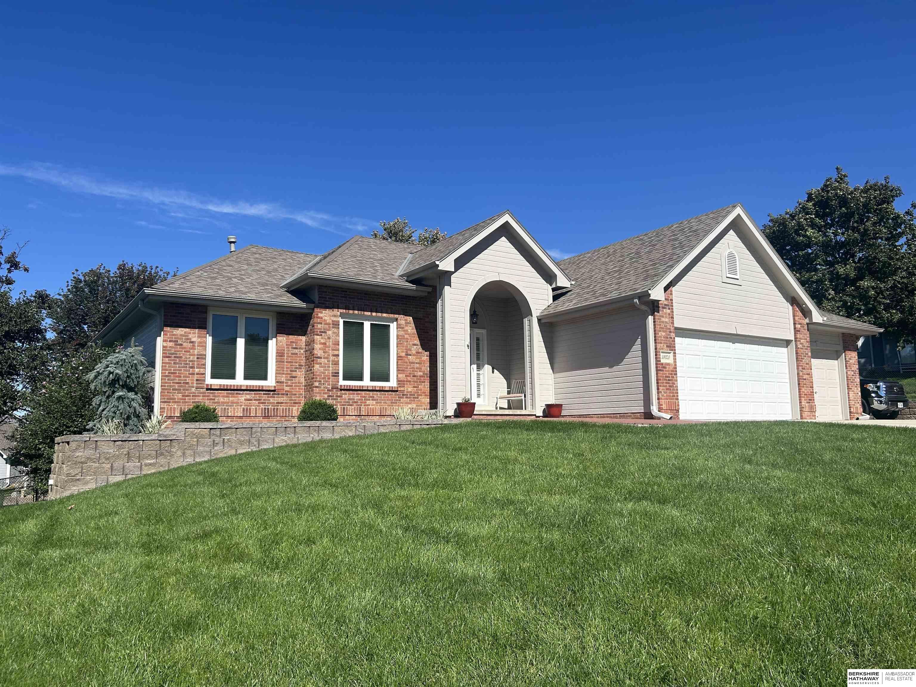 10020 Gary Street, La Vista, Nebraska image 1