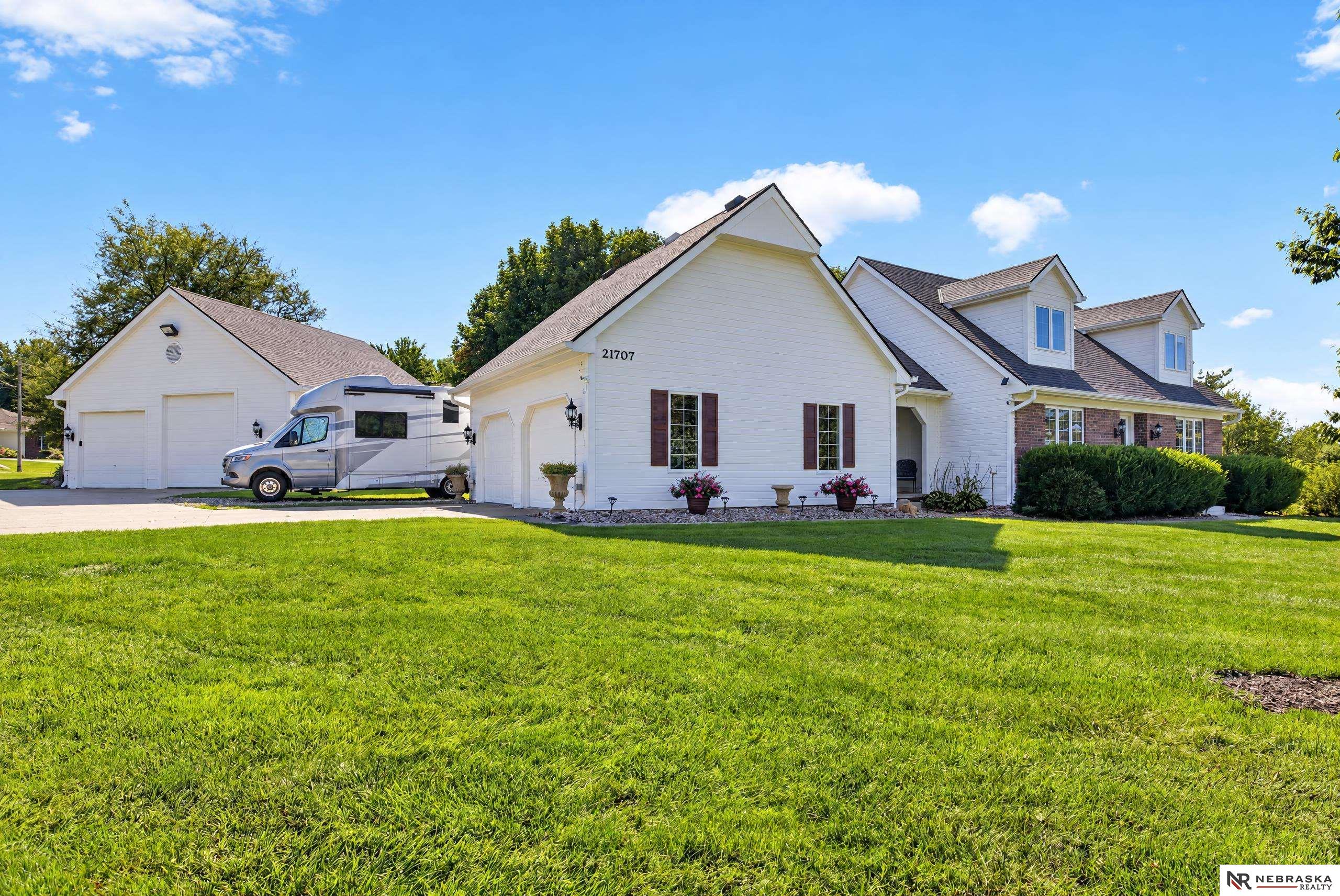 21707 Cimarron Road, Elkhorn, Nebraska image 1