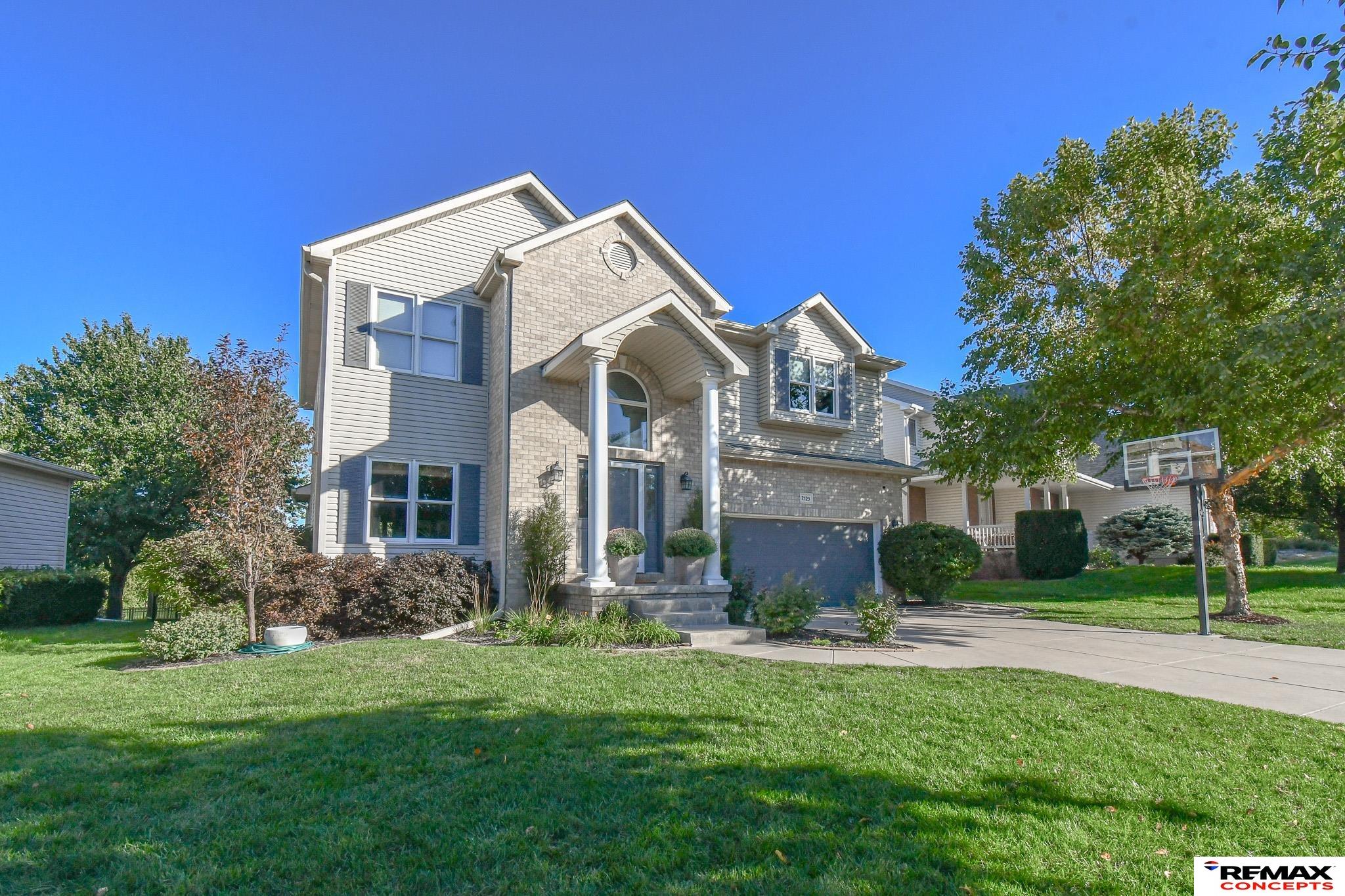 7525 Plum Creek Drive, Lincoln, Nebraska image 1