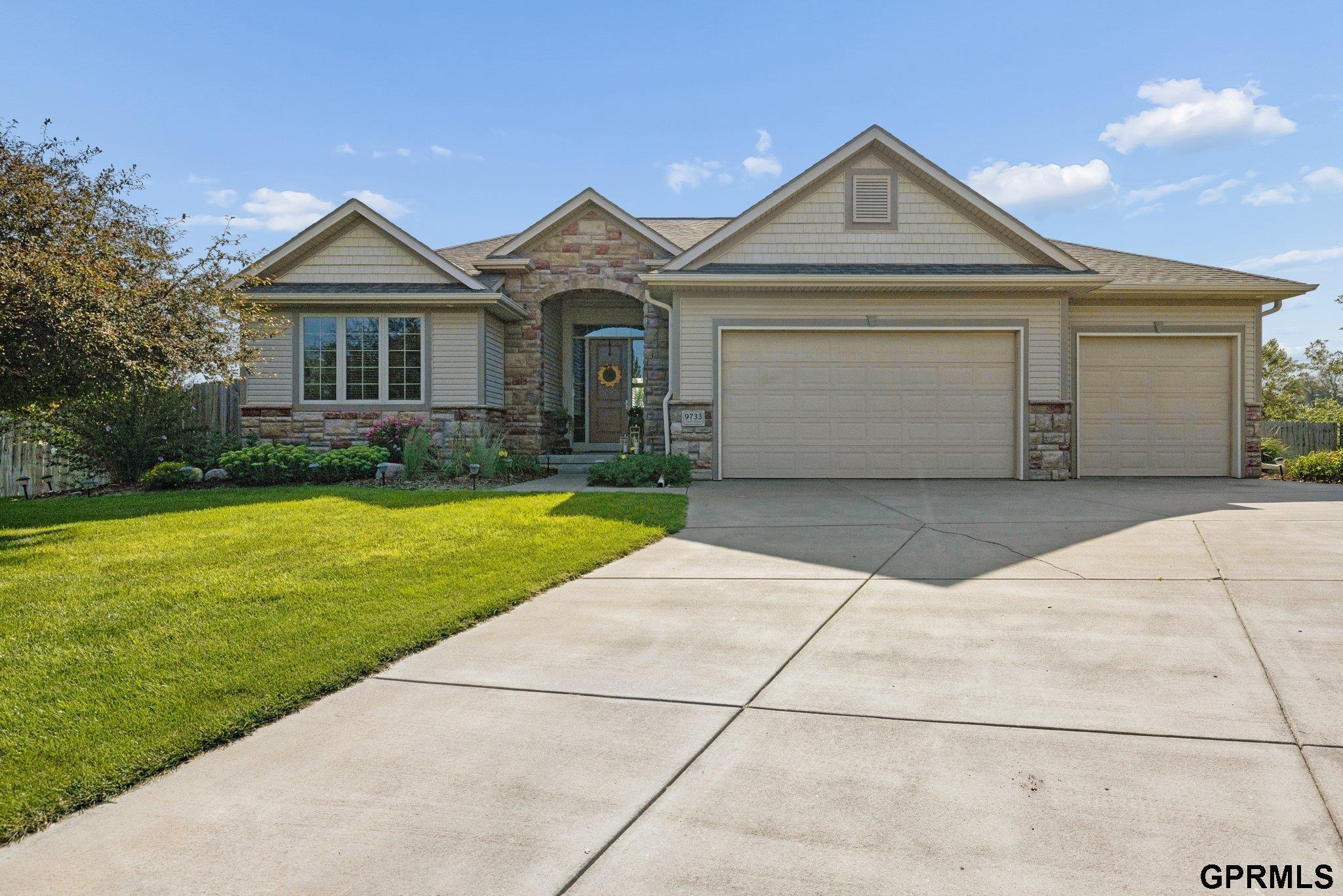 9733 Andre Circle, Lincoln, Nebraska image 1