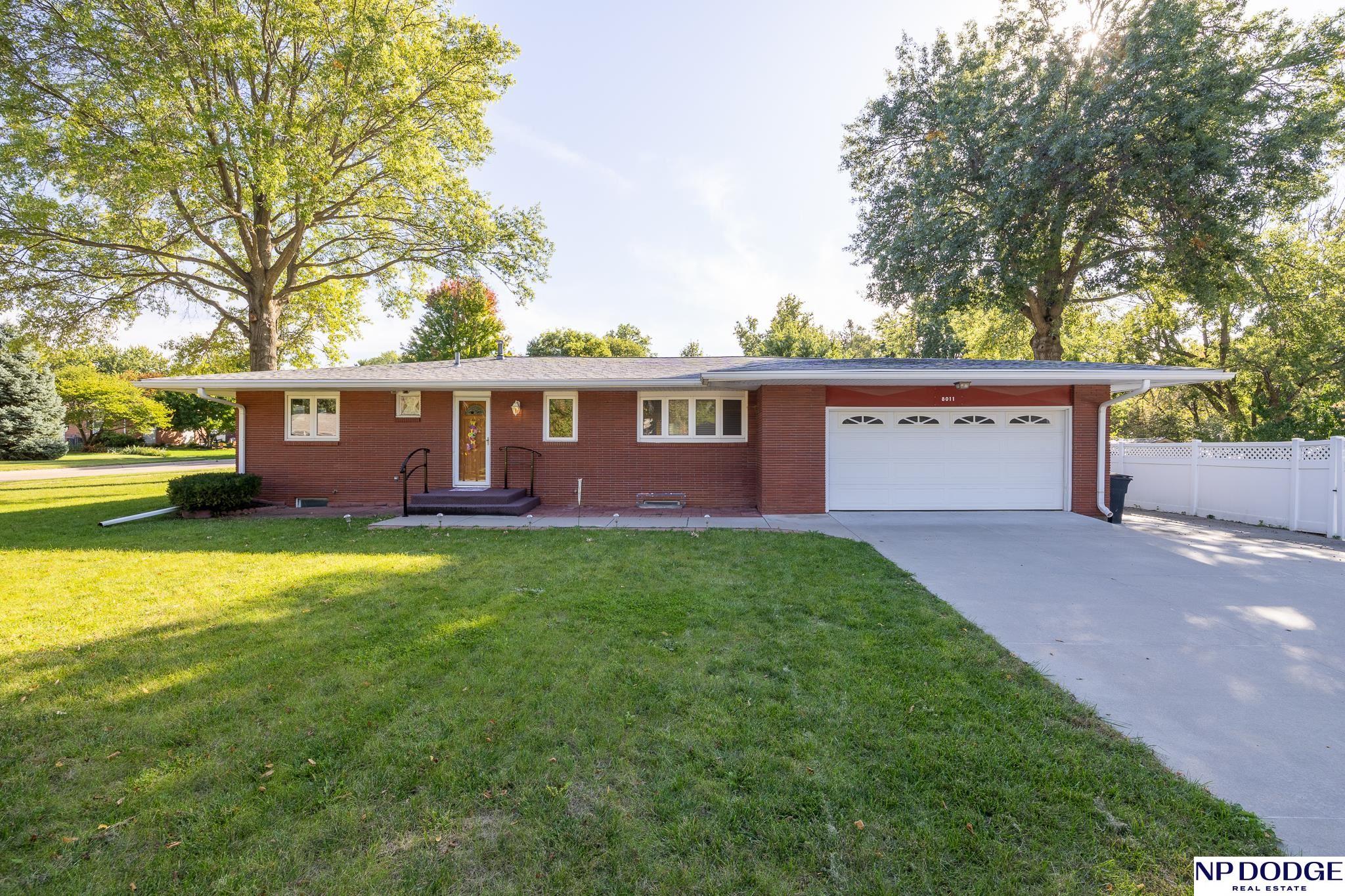 8011 N Hazelwood Drive, Lincoln, Nebraska image 1