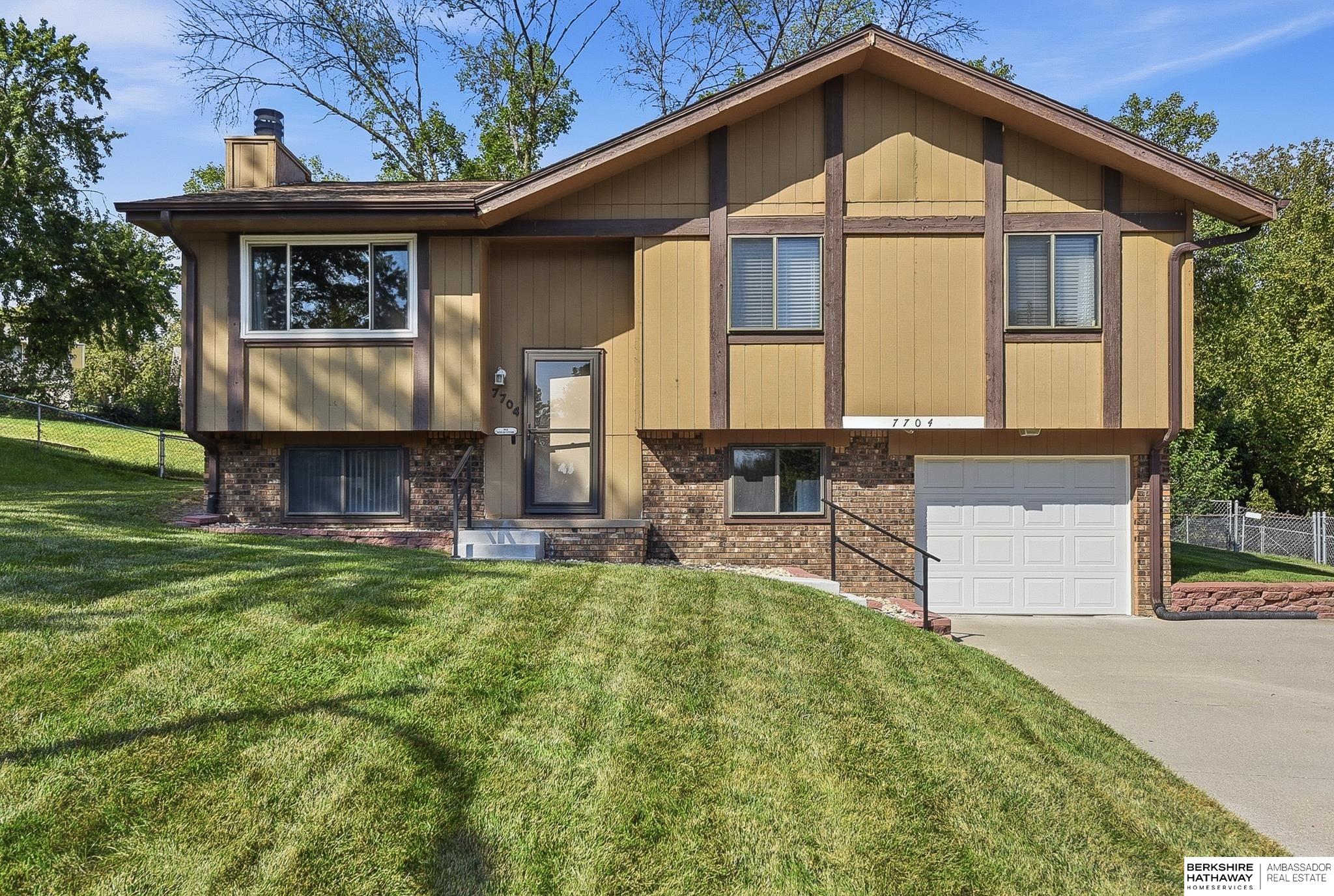 Photo of 7704 S 76th Avenue La Vista NE 68128