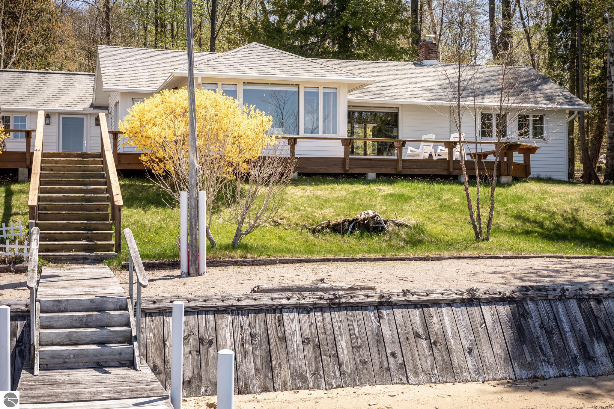8432 S Dunns Farm Road, Maple City, MI 49664 — Photo 16