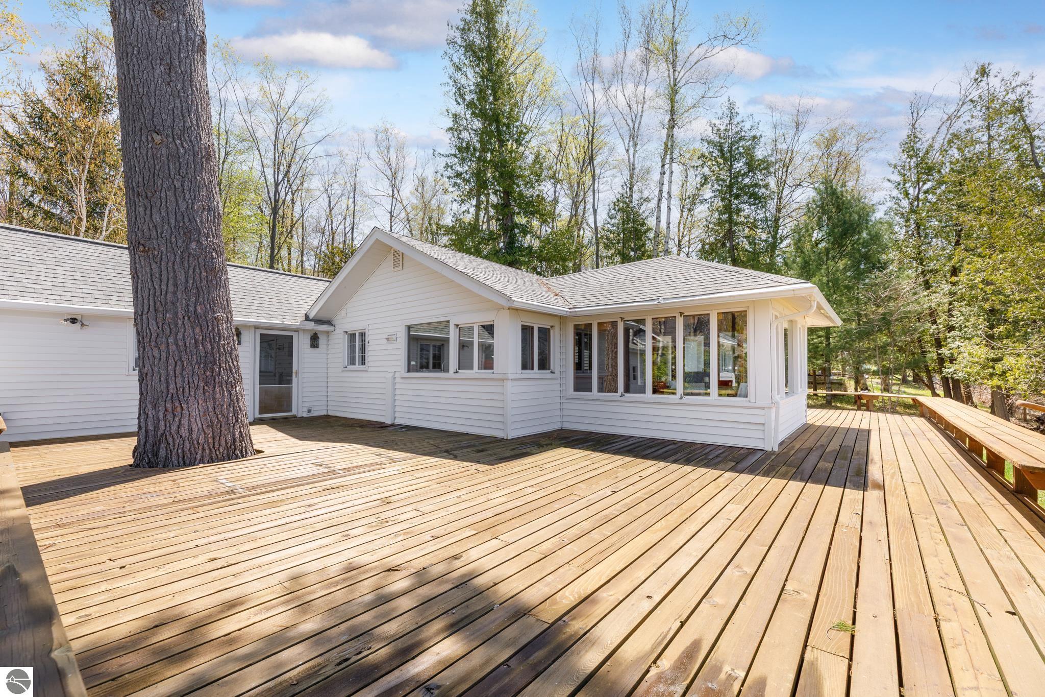 8432 S Dunns Farm Road, Maple City, MI 49664 — Photo 28