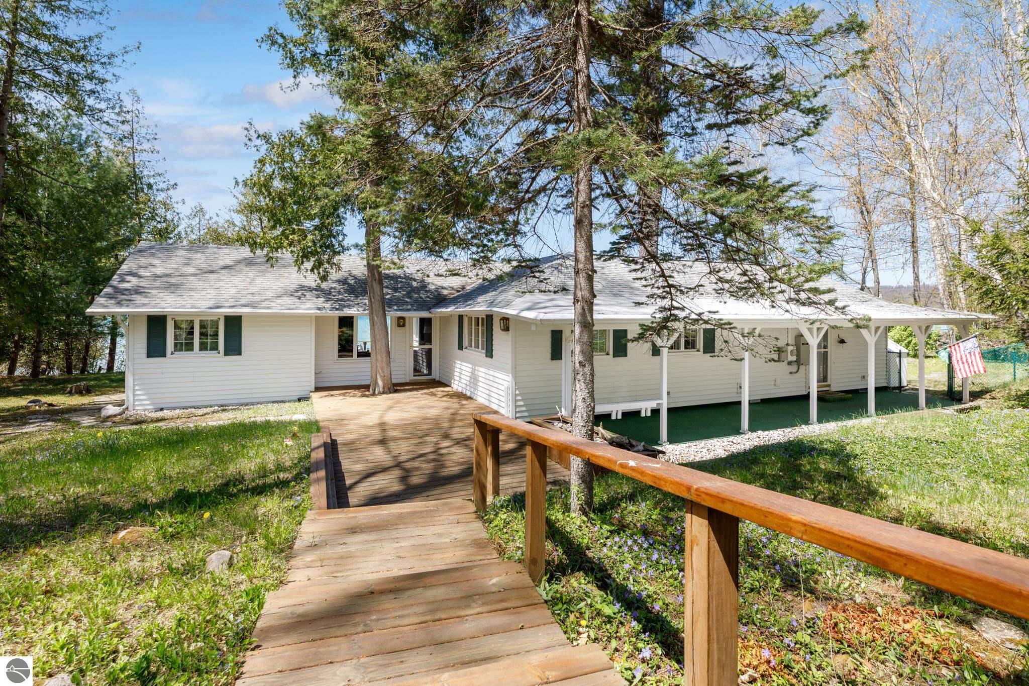 8432 S Dunns Farm Road, Maple City, MI 49664 — Photo 32