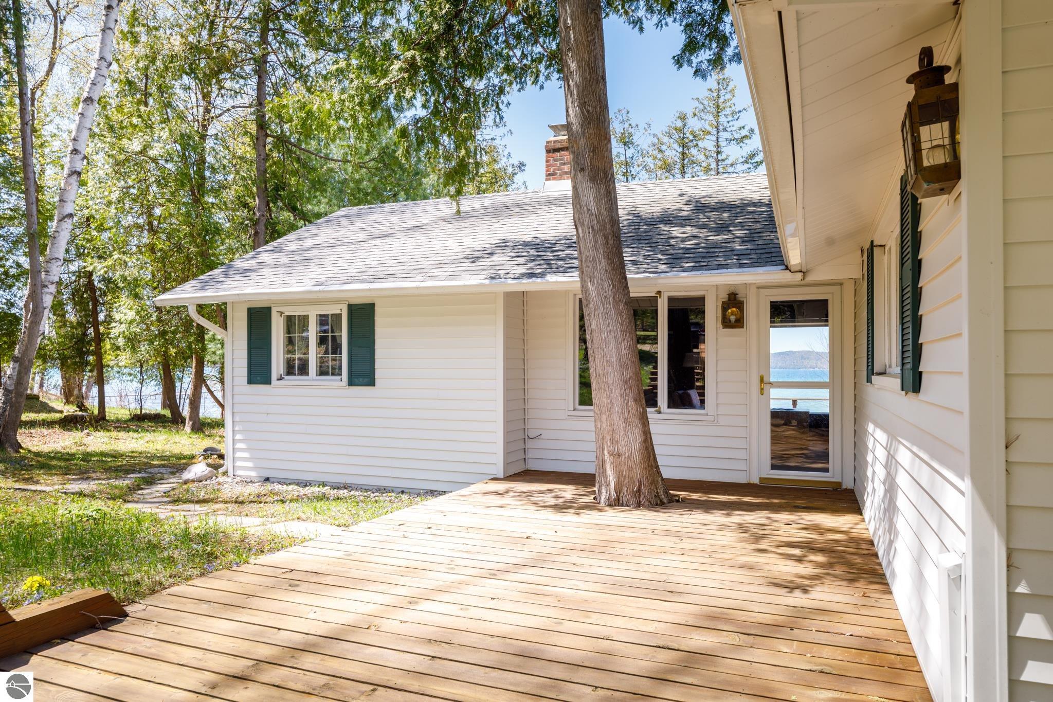 8432 S Dunns Farm Road, Maple City, MI 49664 — Photo 34