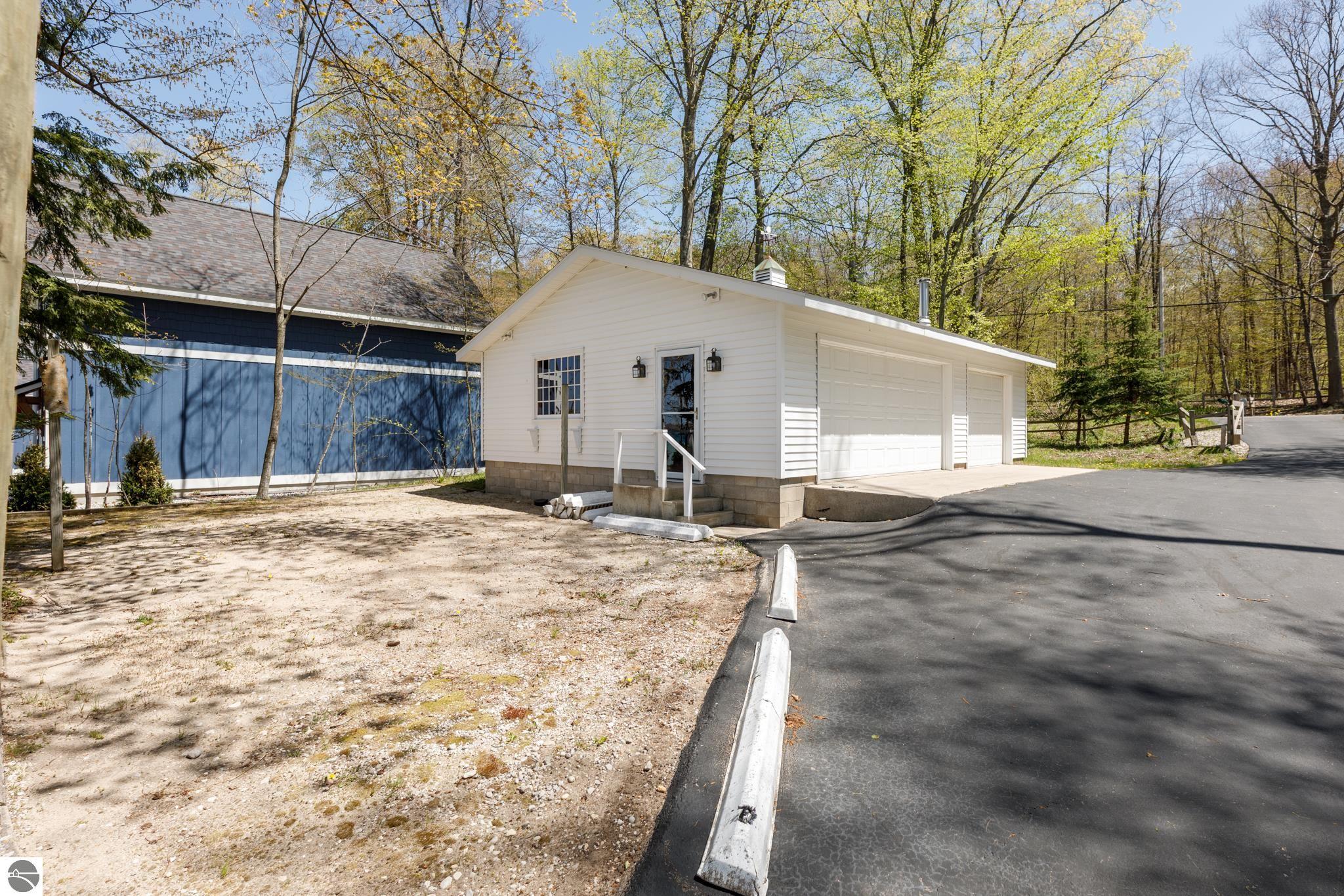 8432 S Dunns Farm Road, Maple City, MI 49664 — Photo 37