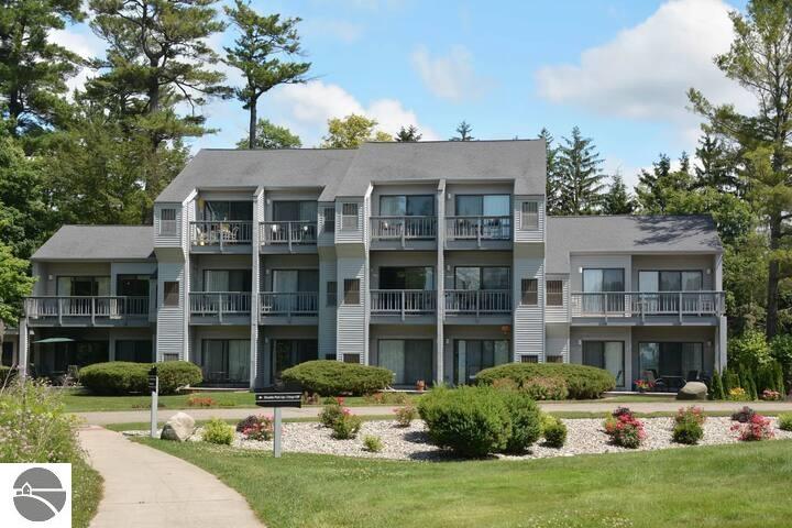 5605 E Creeks Crossing, Williamsburg, MI 49690 — Photo 2