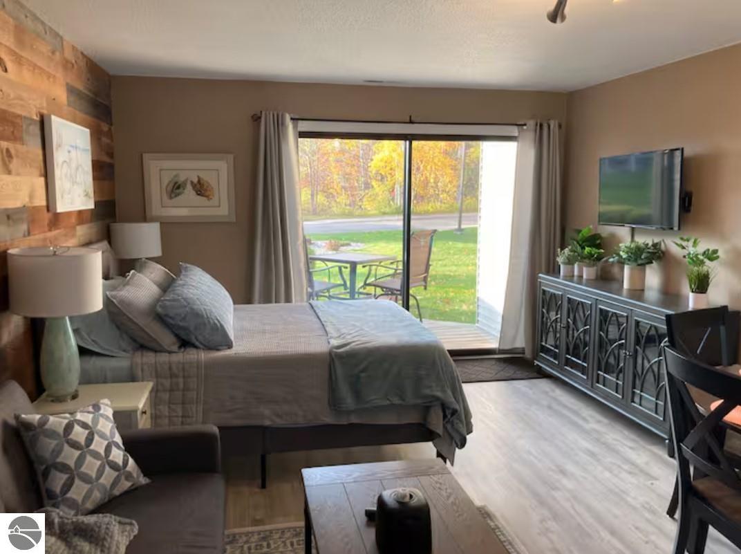 5605 E Creeks Crossing, Williamsburg, MI 49690 — Photo 16