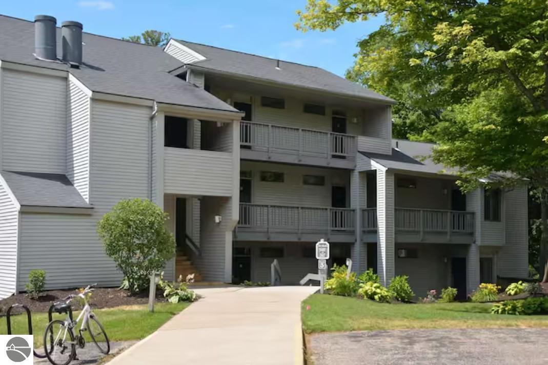5605 E Creeks Crossing, Williamsburg, MI 49690 — Photo 3