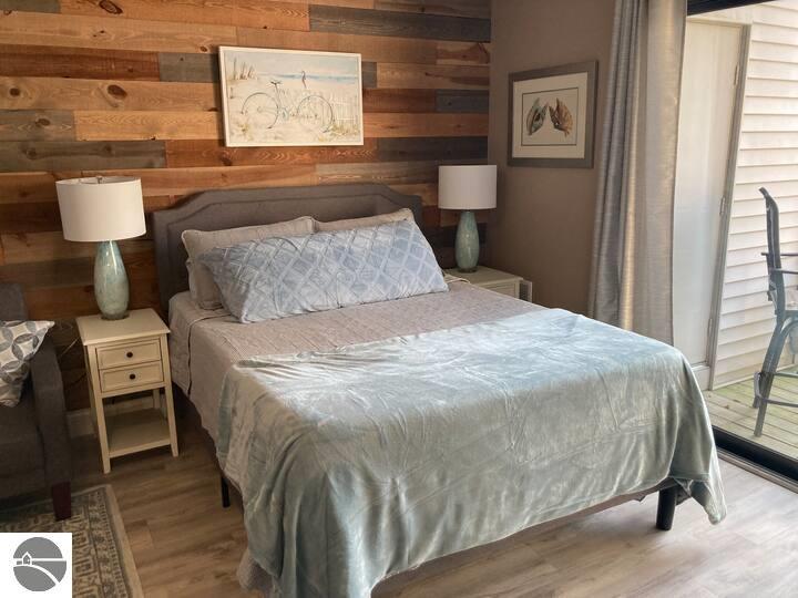 5605 E Creeks Crossing, Williamsburg, MI 49690 — Photo 7