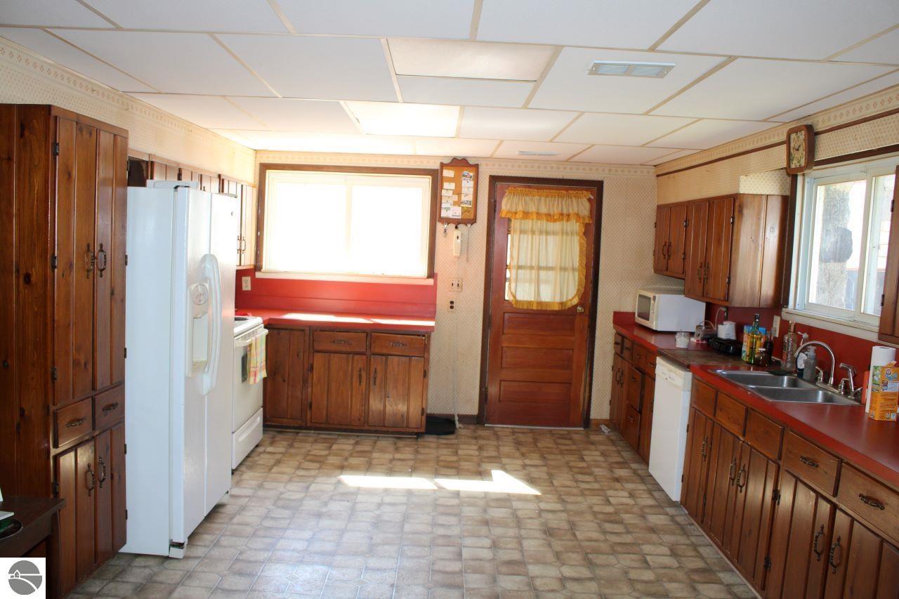 316 S Coral Street, Kalkaska, MI 49646 — Photo 8