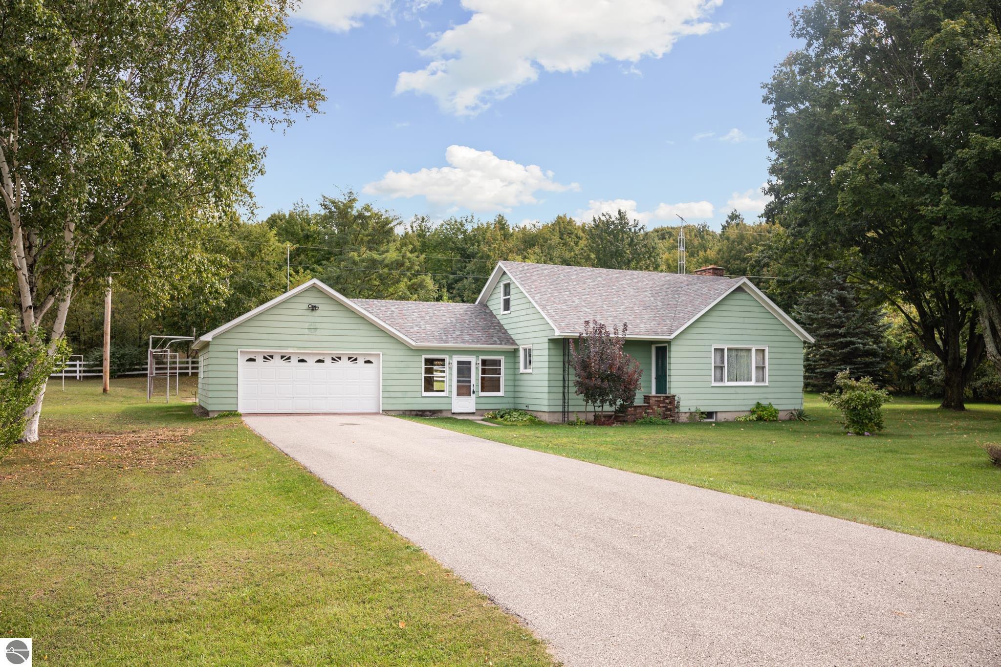 10981 S Tower Road, Maple City, MI 49664 — Photo 2