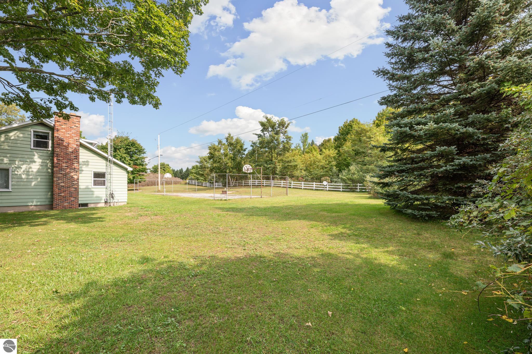 10981 S Tower Road, Maple City, MI 49664 — Photo 11