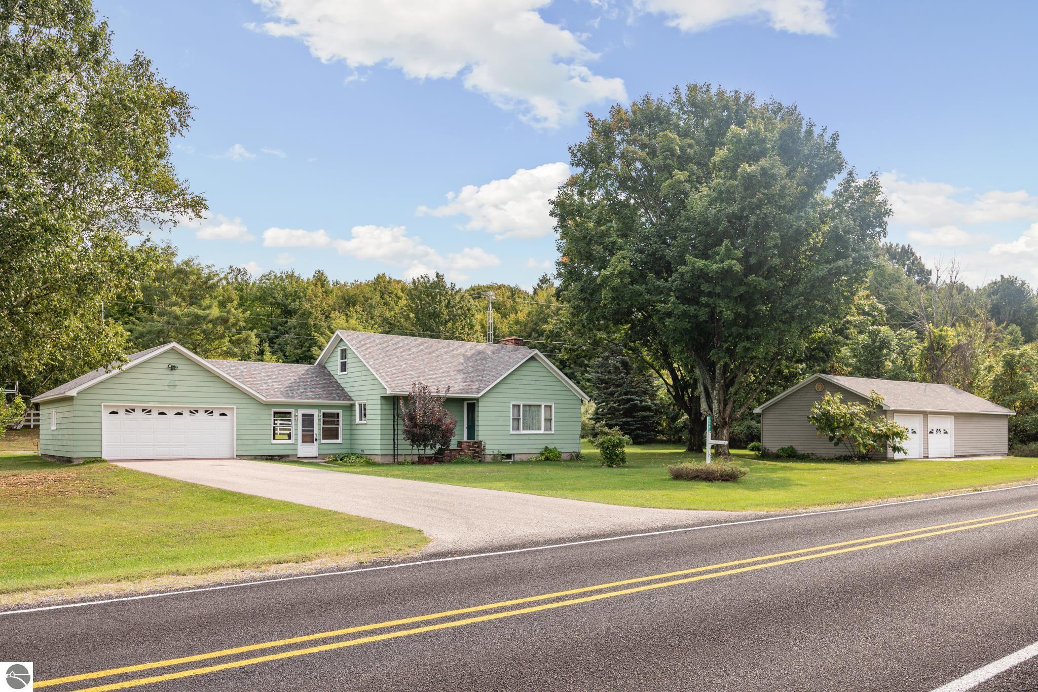 10981 S Tower Road, Maple City, MI 49664 — Photo 3