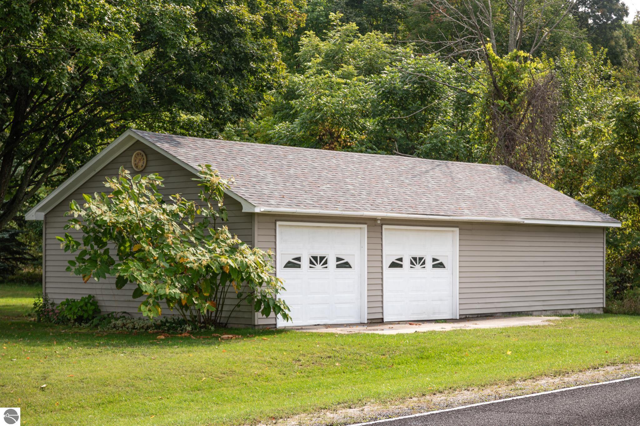 10981 S Tower Road, Maple City, MI 49664 — Photo 4