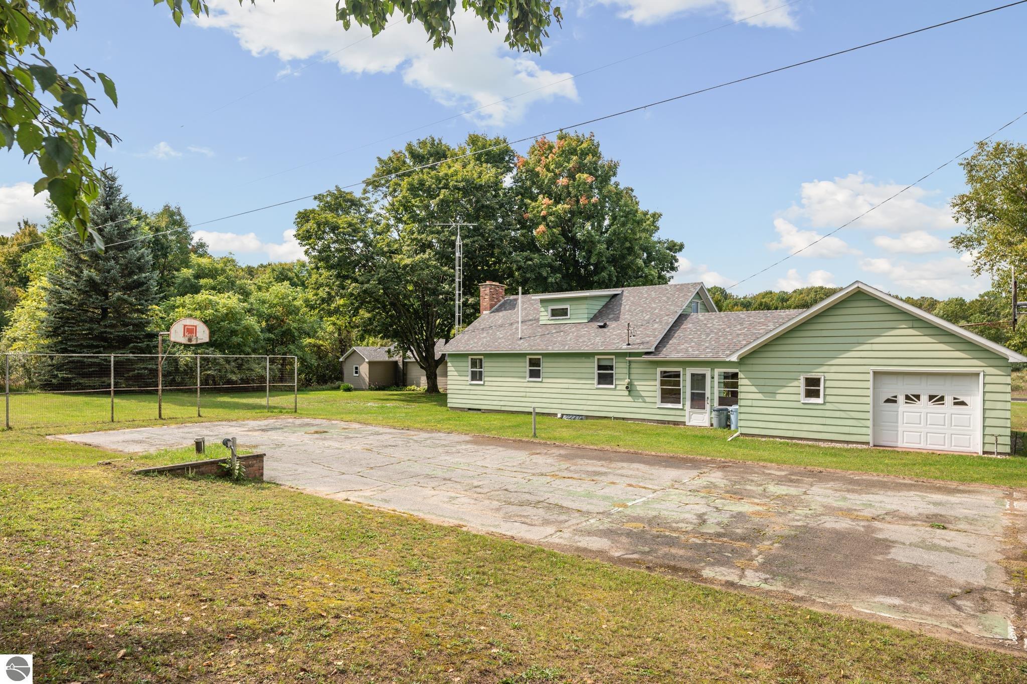 10981 S Tower Road, Maple City, MI 49664 — Photo 8