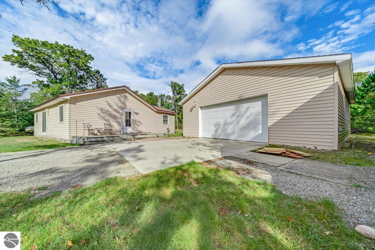 6548 Belfry Trail, Hale, MI 48739 — Photo 10