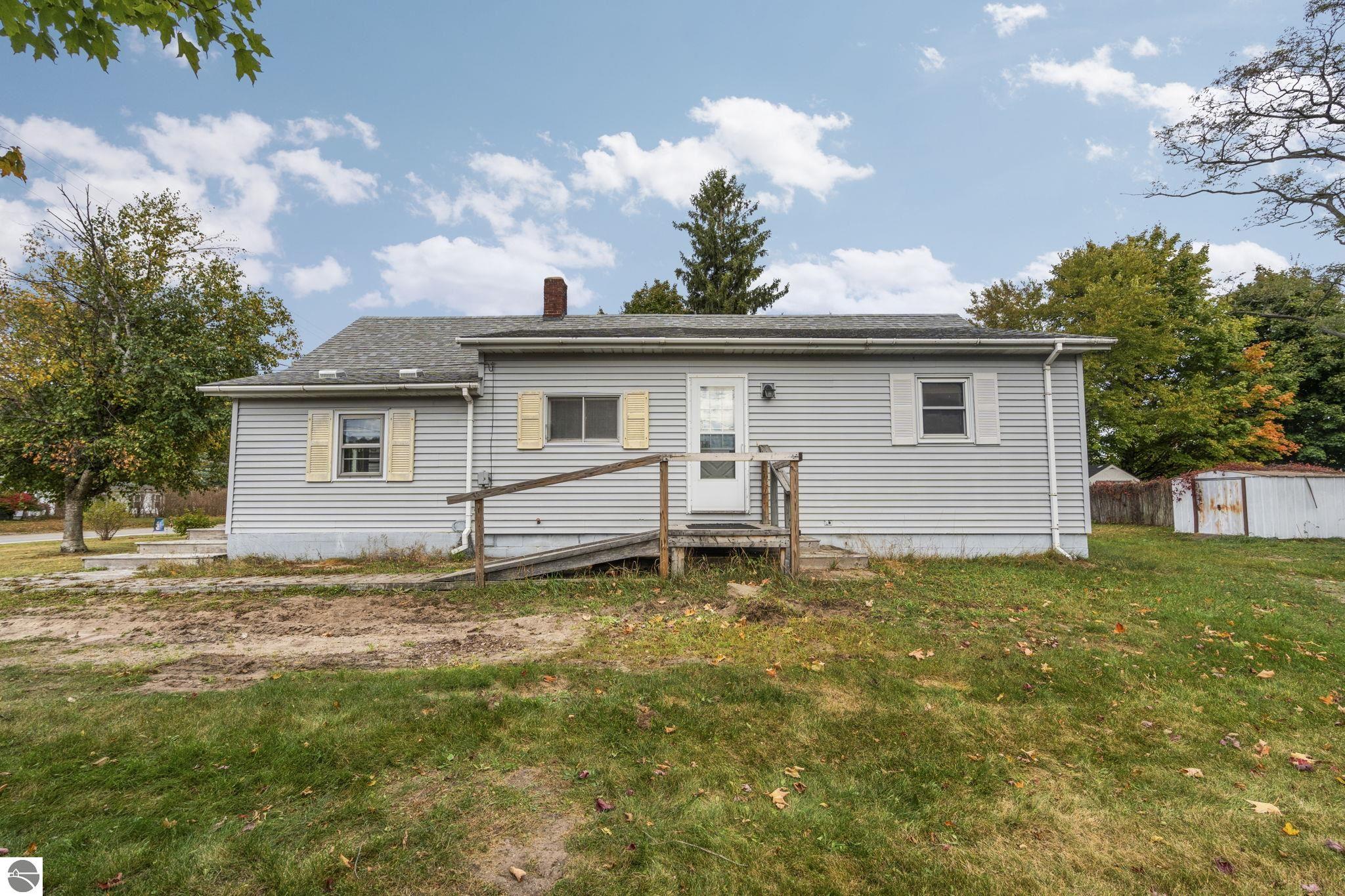 966 Frankfort Avenue, Elberta, MI 49628 — Photo 2